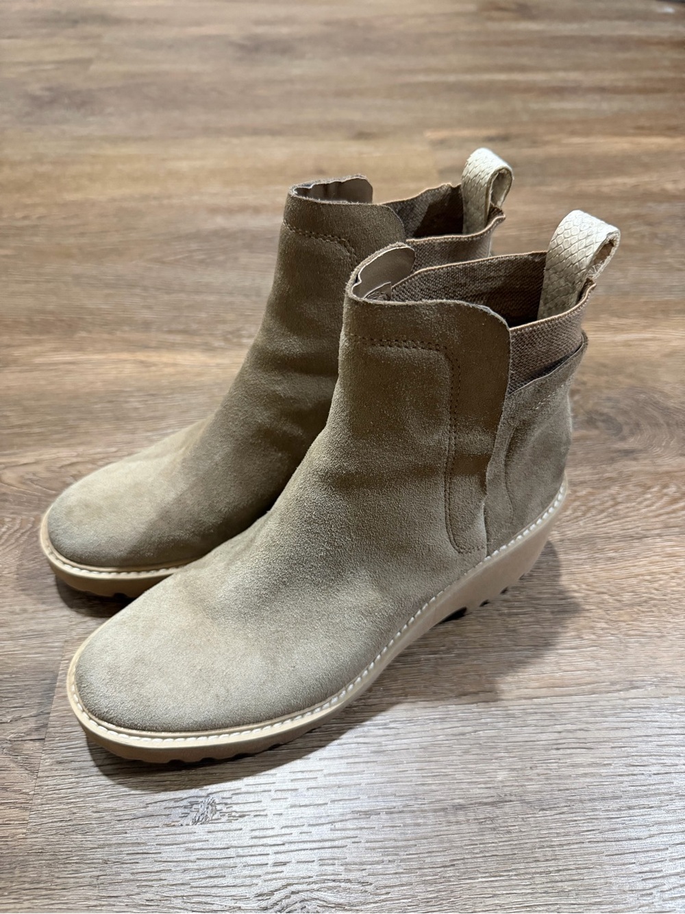 Dolce Vita Huey H2O Waterproof Ankle Boots in Almond Suede — Size 8.5